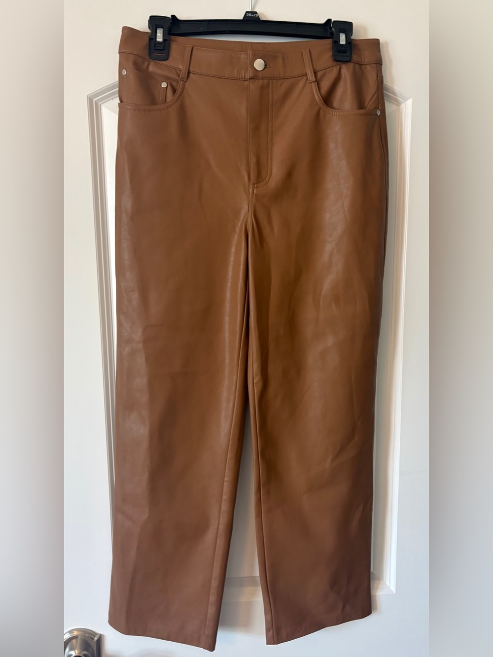 CAMI NYC Hanie Women’s vegan leather brown straight leg pants . Size Large
$65